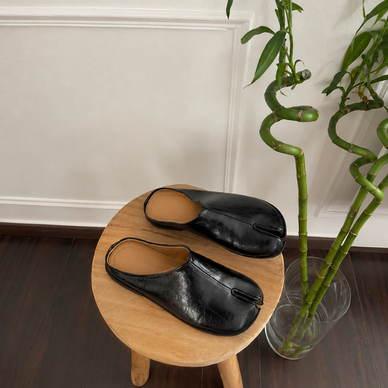 Black Split-Toe Mule Shoes with Glossy Finish