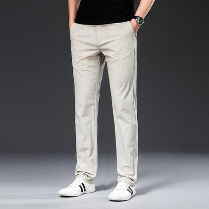 Herren-weite-hoch-taillierte-hose-mit-vintage-look-und-eleganter-faltennaht