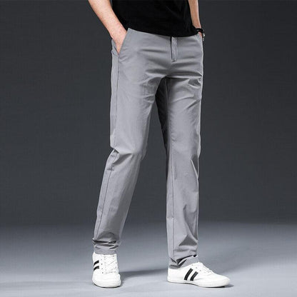Herren-grau-hoch-taillierte-hose-mit-vintage-look-und-eleganter-faltennaht